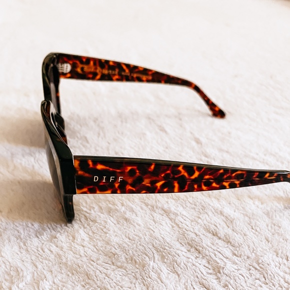 DIFF Bella II Tortoise Wildcat Polarized Sunglasses with DIFF case - Picture 5 of 9